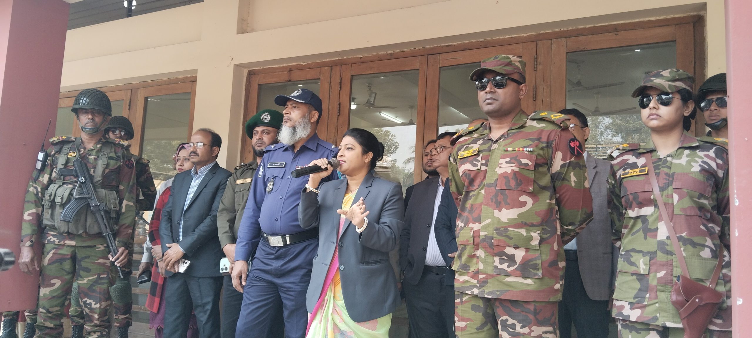 জাতীয় সংসদ নির্বাচন উপলক্ষে দিনাজপুরে কেন্দ্রে কেন্দ্রে নির্বাচনী সরঞ্জাম প্রেরণ শুরু