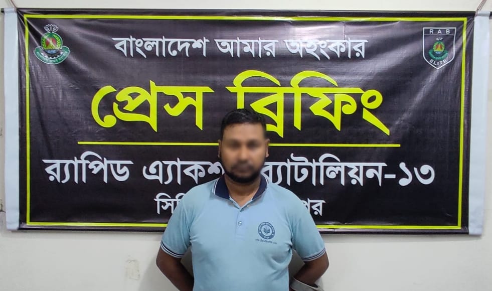 র্যাব-১৩ এর অভিযানে দিনাজপুরে ২৫৯ বোতল এস্কাফ (ESKuf) জব্দ, গ্রেফতার ১