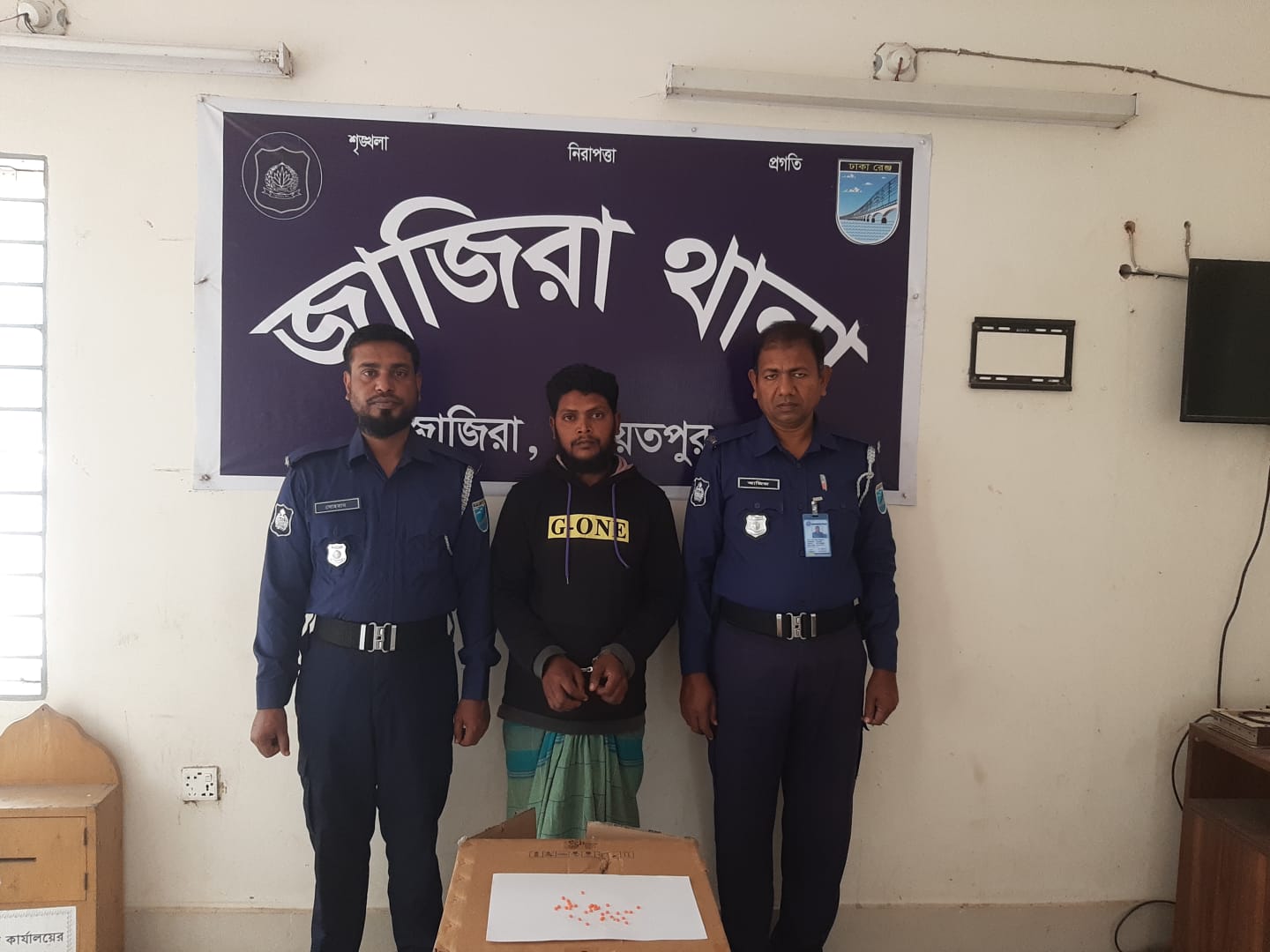 জাজিরায় ৩৪ পিছ ইয়াবাসহ মাদক কারবারি গ্রেফতার