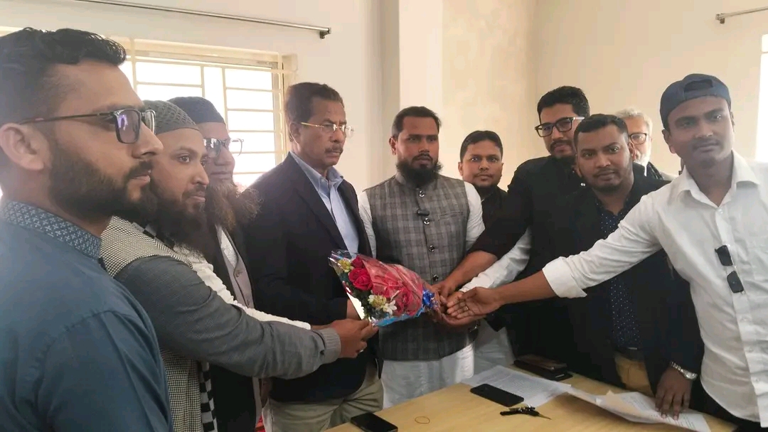 বাকেরগঞ্জে ধানের শীষকে সমর্থন দিয়ে মাঠ ছাড়লেন গণঅধিকার পরিষদের প্রার্থী সালাউদ্দিন মিয়া