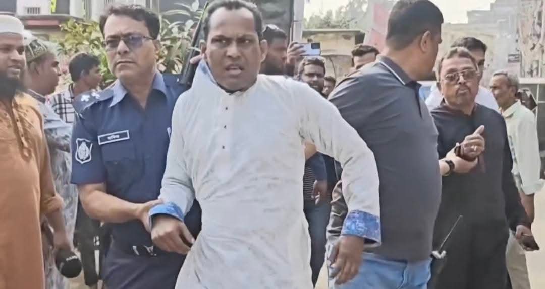 গাইবান্ধায় মিছিল শেষে শহীদ মিনারে শ্রদ্ধা, দুই আ.লীগ নেতা আটক