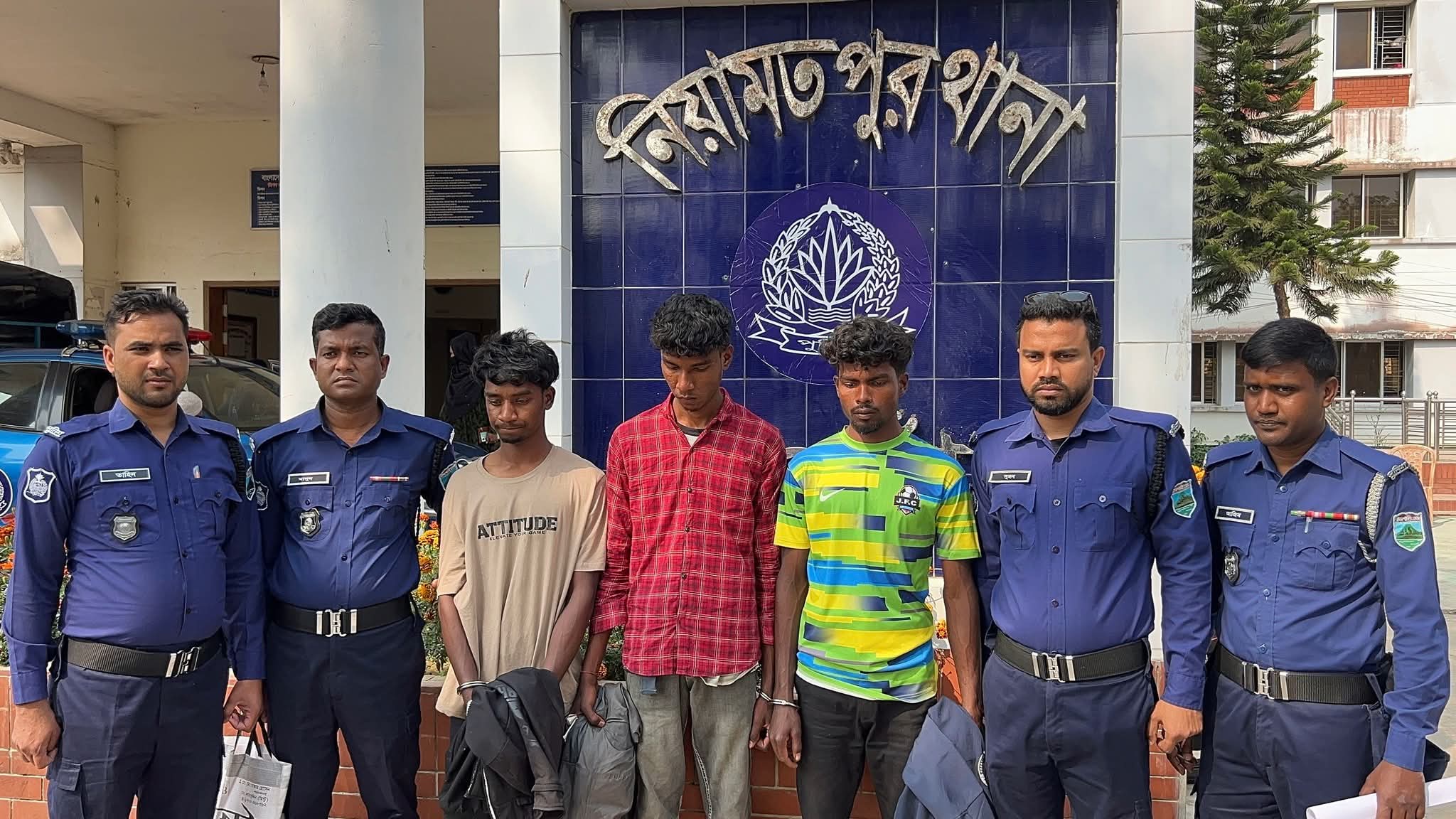 নিয়ামতপুরে বিয়েবাড়ি থেকে আদিবাসী তরুণীকে ডেকে নিয়ে সংঘবদ্ধ ধর্ষণের অভিযোগে ৩জন গ্রেফতার