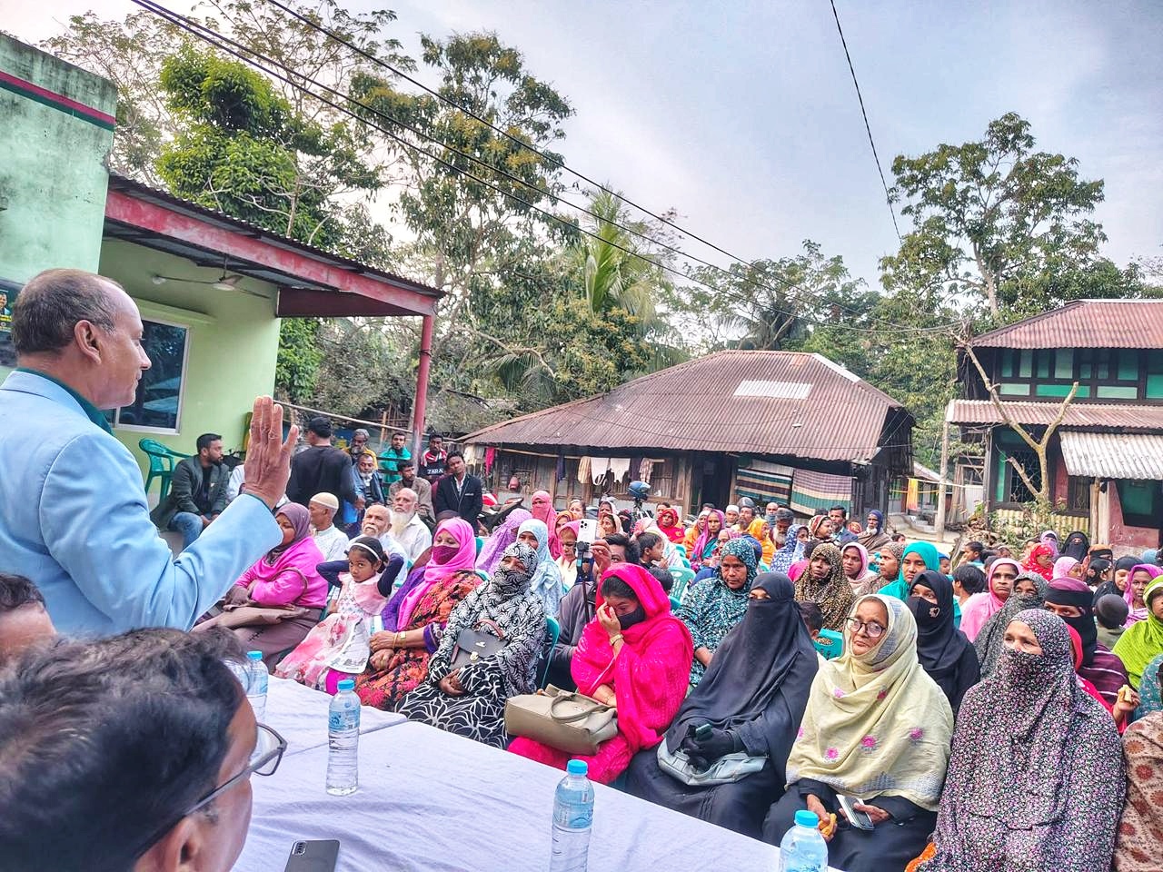 আগৈলঝাড়ায় বিএনপি মনোনীত ধানের শীষের প্রার্থী জহির উদ্দিন স্বপনের উঠান বৈঠক অনুষ্ঠিত