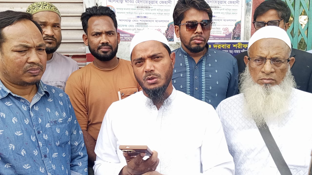 বাউফলে বালুর জাহাজে দাবীকৃত টাকা না পাওয়ায় হামলা, থানায় অভিযোগ