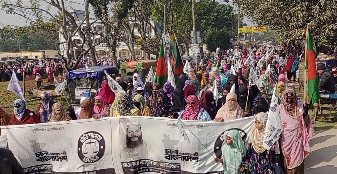 নাটোরের বাগাতিপাড়ায় মহিলা জামায়াতের বাড়ি বাড়ি ভোট প্রার্থনা ও মহিলা বিভাগের বিশাল গণমিছিল