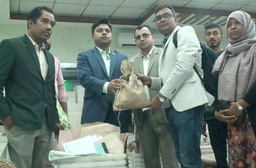 নাটোরের নির্বাচনী আসনগুলোতে সংসদ নির্বাচন ও গণভোটের সরঞ্জাম বিতরণ