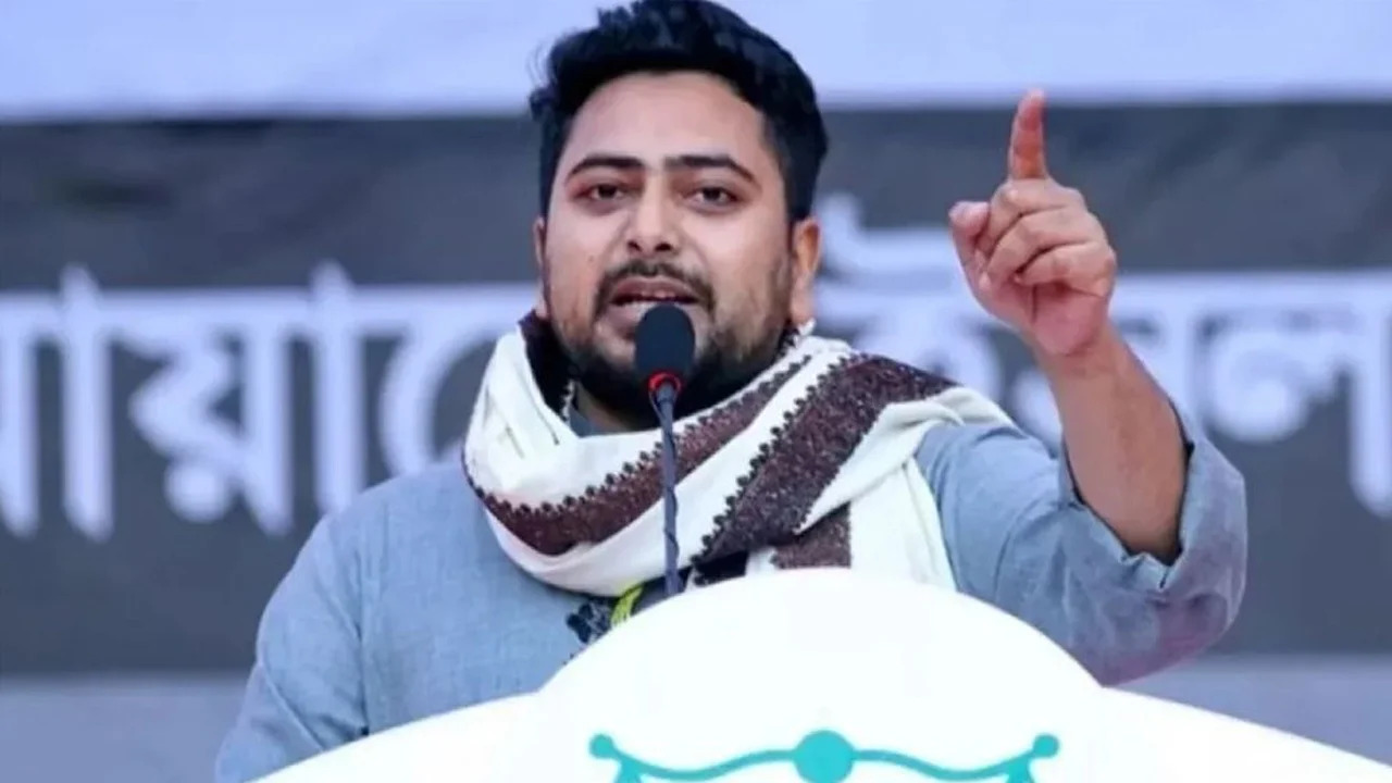 ঢাকা-১১ বেসরকারিভাবে নির্বাচিত নাহিদ ইসলাম