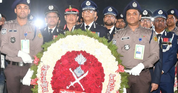 ভাষা শহীদদের প্রতি আইজিপির শ্রদ্ধা