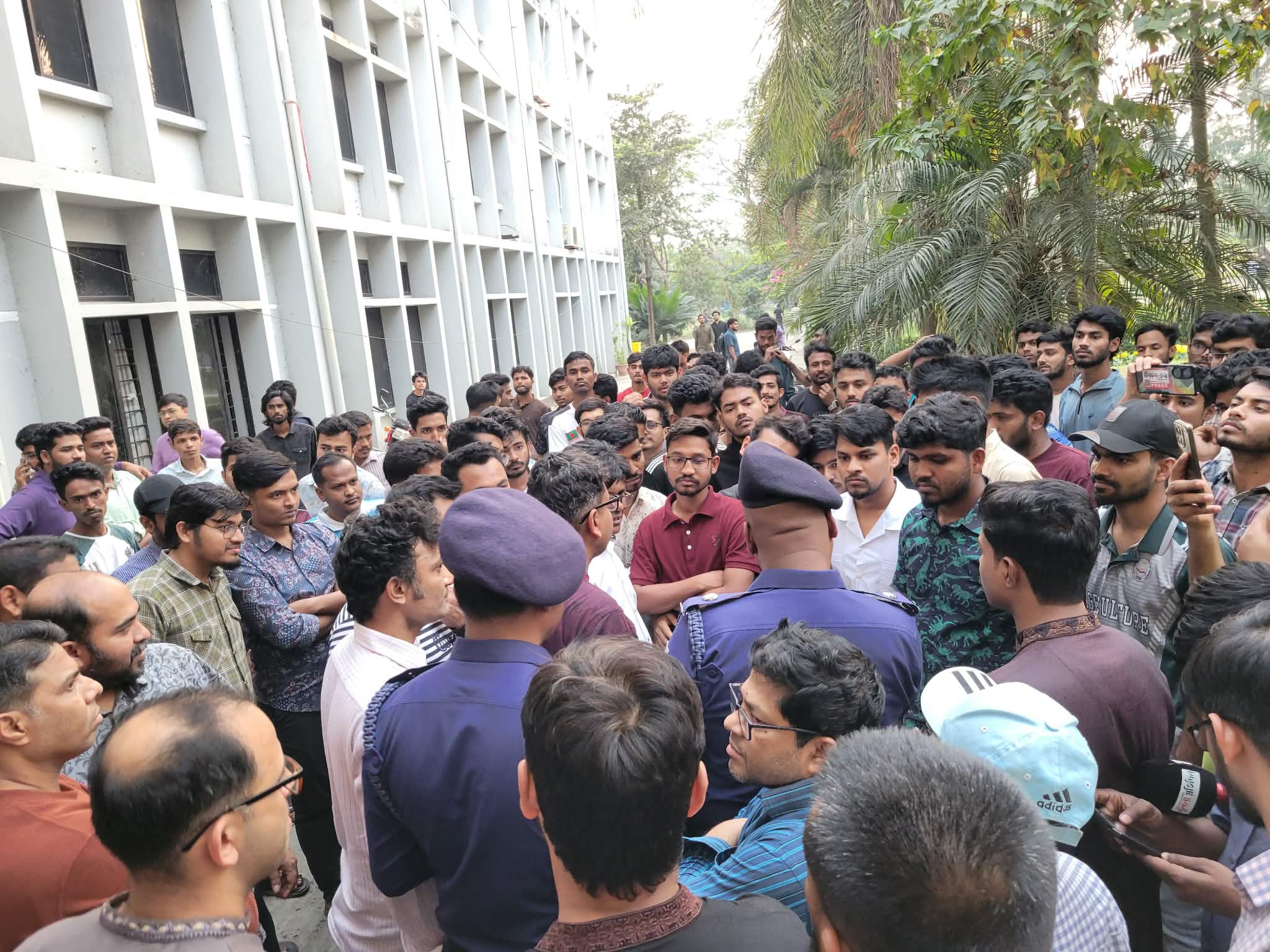 গোবিপ্রবি ছাত্রদল-এর দুই গ্রুপের দফায় দফায় সংঘর্ষ