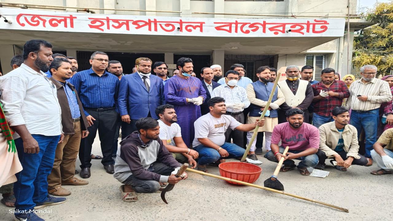 আট মাসের বেতনহীনতা বাগেরহাট ২৫০ শয্যা জেলা হাসপাতালে ৬৬ আউটসোর্সিং কর্মীর মানবেতর জীবন