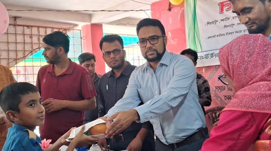 বাউফলে স্কুল ফিডিং কার্যক্রম উদ্বোধন, কাঁচা ডিম বিতরণে অভিভাবকদের অসন্তোষ