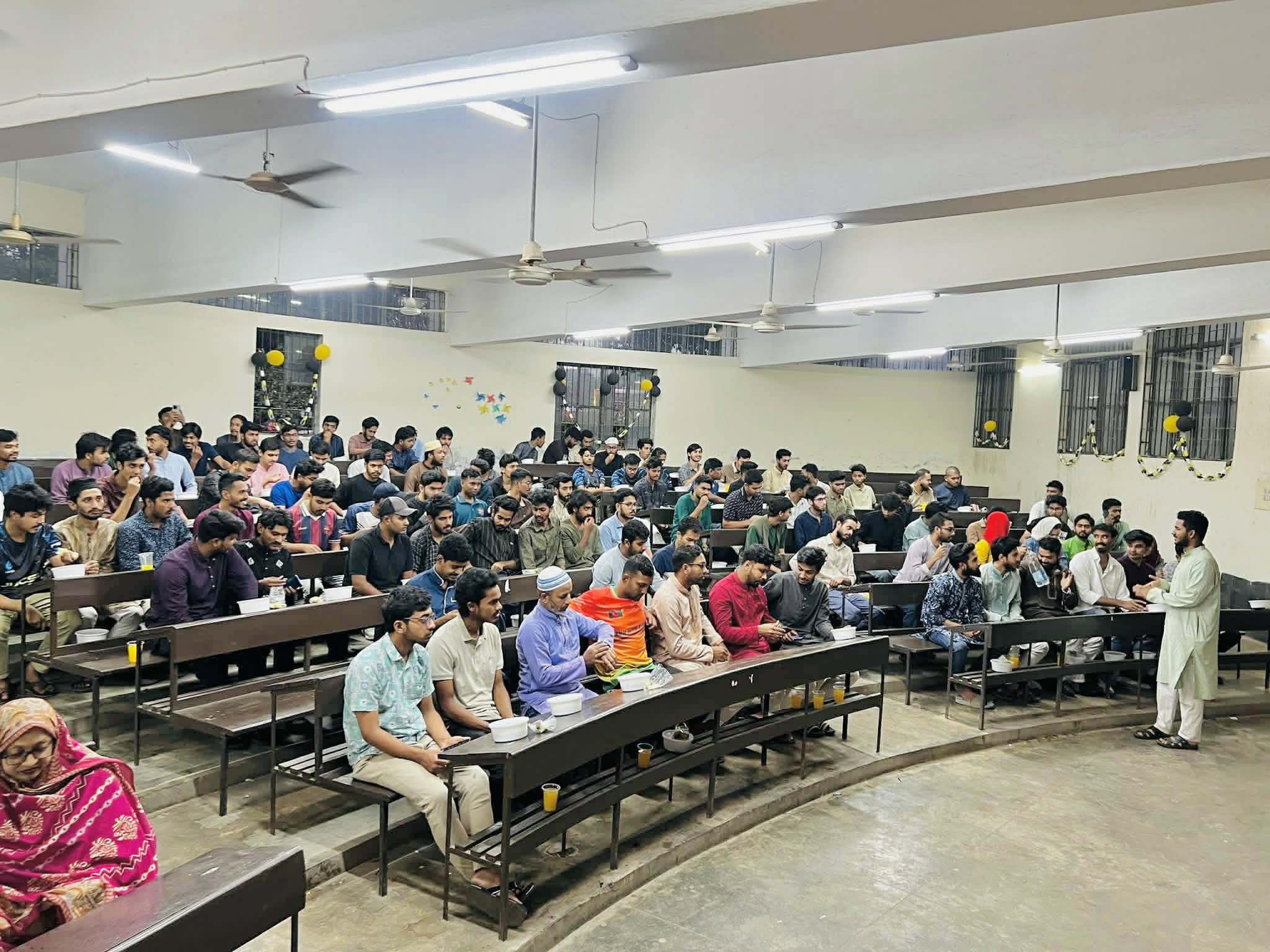 জাবি স্পোর্টস ক্লাবের উদ্যোগে খেলোয়াড়দের জন্য বিনামূল্যে ইফতার আয়োজন