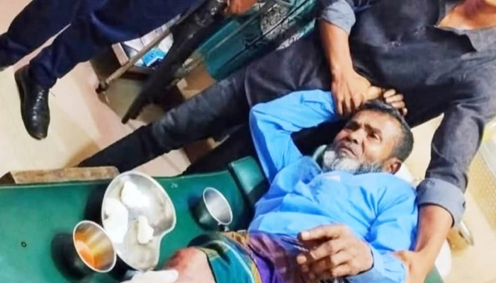 চন্দ্রগঞ্জে সংঘর্ষের জেরে গোলাগুলি, পথচারী গুলিবিদ্ধ