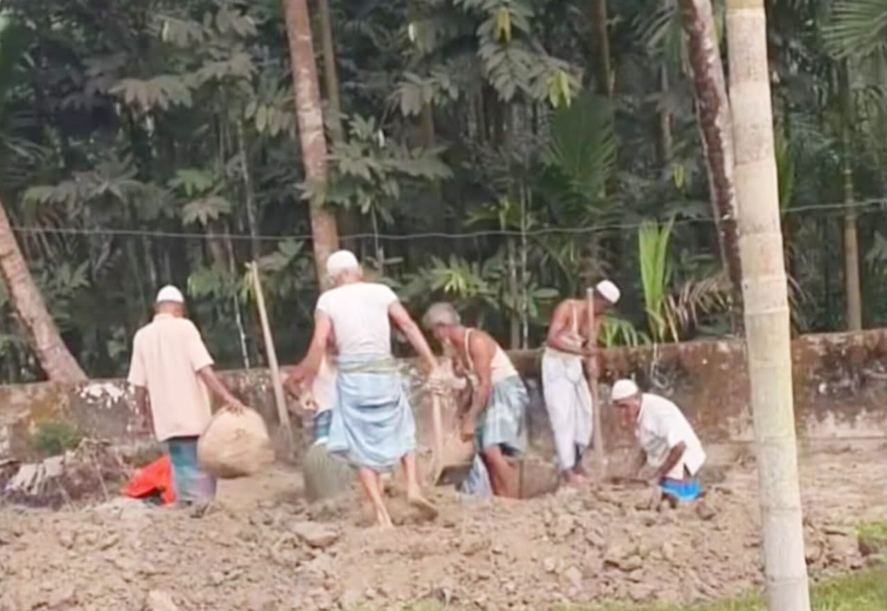 কুমিল্লার সড়ক দুর্ঘটনায় লক্ষ্মীপুরে একই পরিবারের চারজনের মর্মান্তিক মৃত্যু