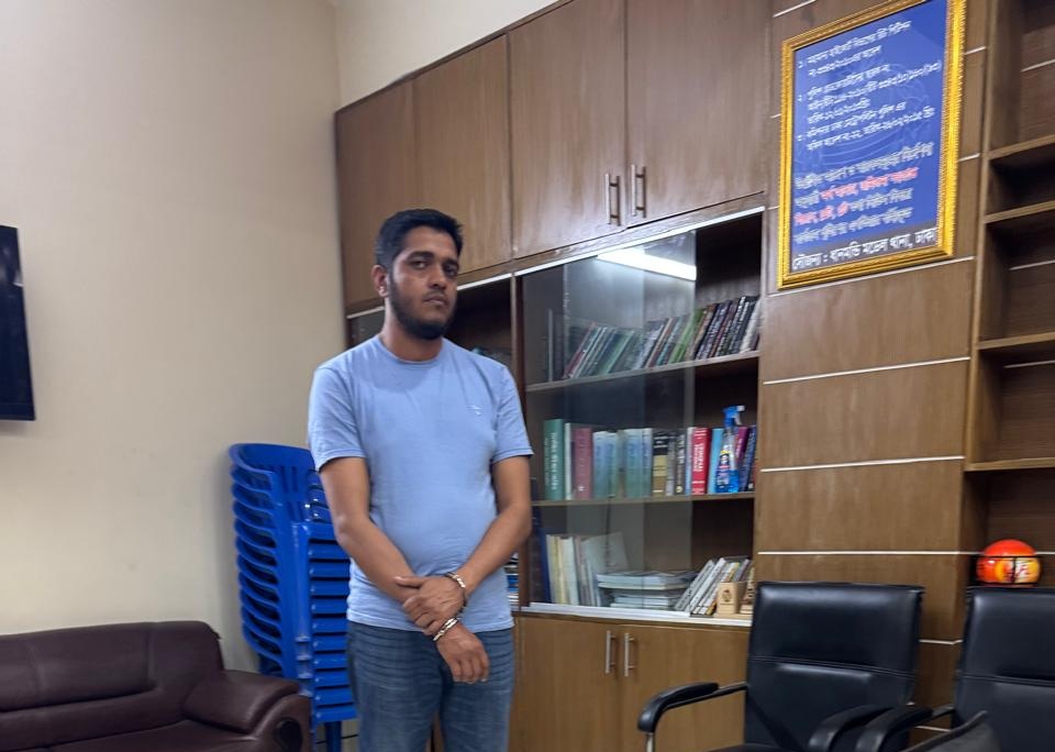 প্রতারণার মাধ্যমে মোংলা বন্দরের ব্যবসায়ীর ৬৯ লাখ টাকা ও গাড়ি আত্মসাৎ: আটক ১
