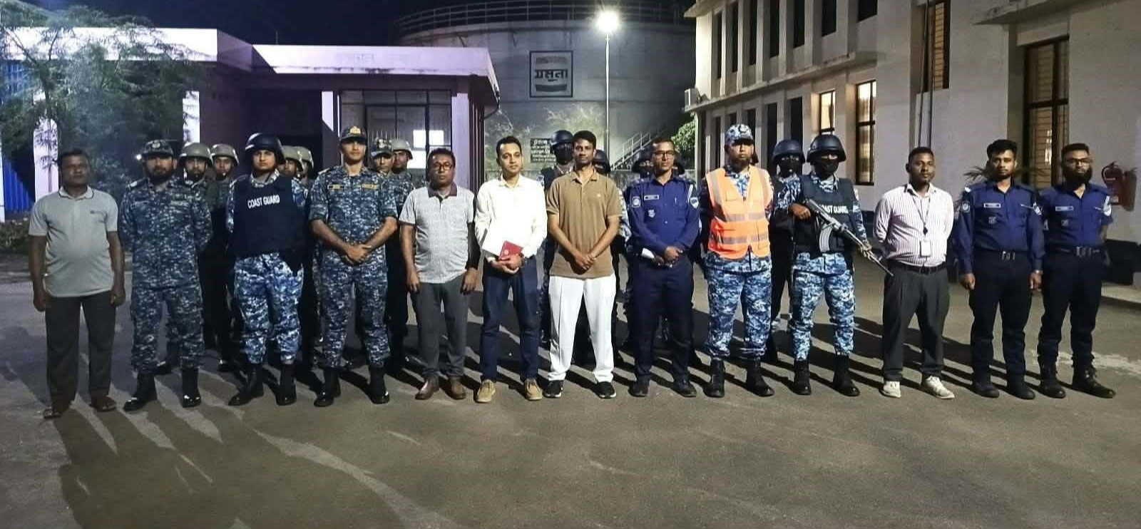 মোংলায় জ্বালানি তেলের অবৈধ মজুদের বিরুদ্ধে যৌথ অভিযান