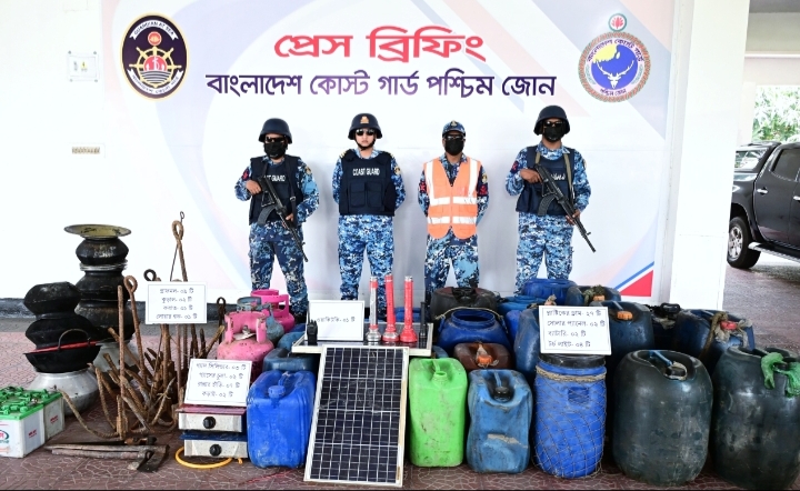 পালিয়ে বাঁচলো ছোট সুমন বাহিনী, আস্তানা ধ্বংস করলো কোস্ট গার্ড