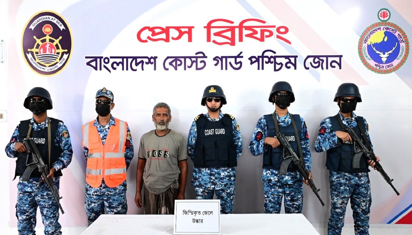 সুন্দরবনে জিম্মি থাকা জেলেকে উদ্ধার করলো কোস্ট গার্ড