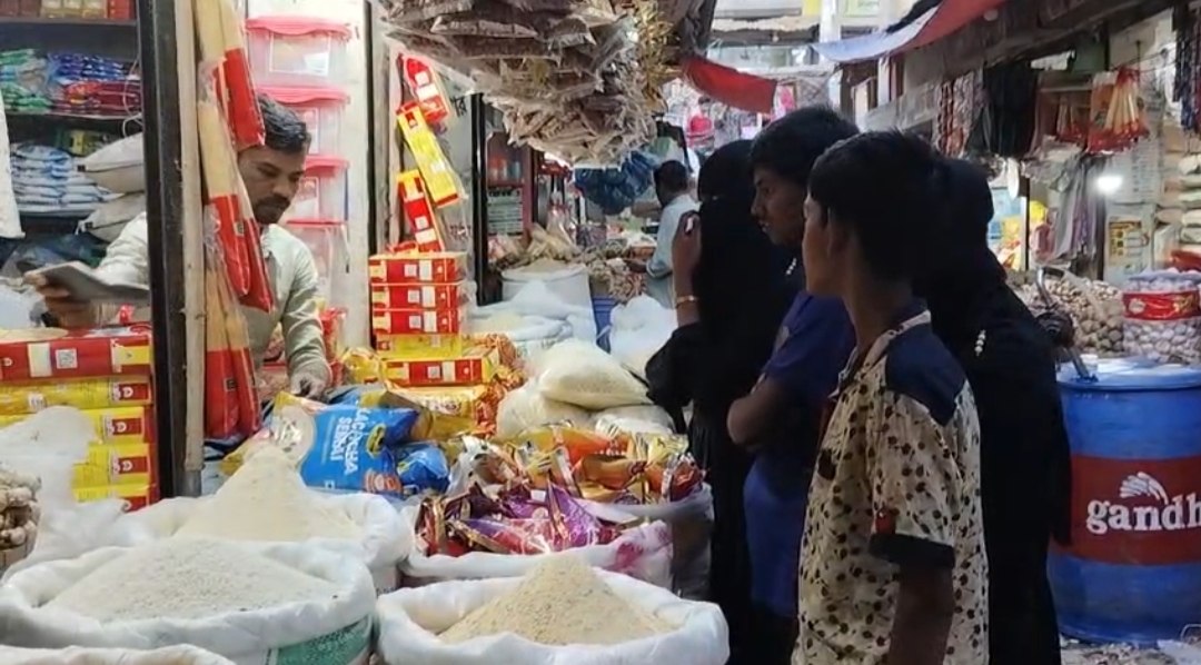 জ্বালানির পর ভোজ্য তেলের সংকট পটুয়াখালীতে, বাড়ছে দাম-নিয়ন্ত্রণে কঠোর পদক্ষেপের দাবি