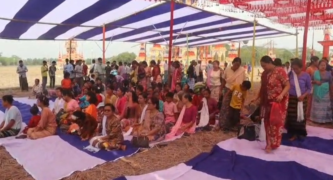 কলাপাড়ায় বর্ণাঢ্য আয়োজনে রাখাইন সংঘরাজের জাতীয় অন্ত্যেষ্টিক্রিয়া: দ্বিতীয় দিনেও জনসমাগম