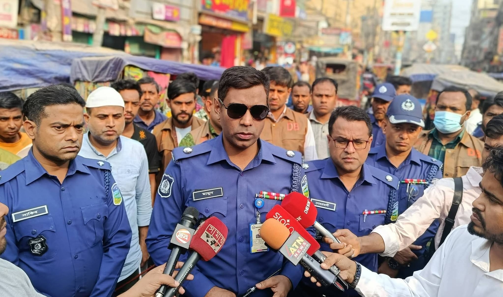 ঈদকে সামনে রেখে নগরীতে সাঁড়াশি অভিযান, হাইওয়েতে ডাকাতি ঠেকাতে বিশেষ নির্দেশনা