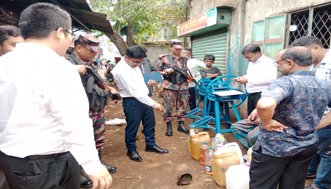 সাতক্ষীরায় বিজিবি-ম্যাজিস্ট্রেটের সমন্বয়ে যৌথ অভিযানে মজুদকৃত জ্বালানি তেলসহ আটক ০১