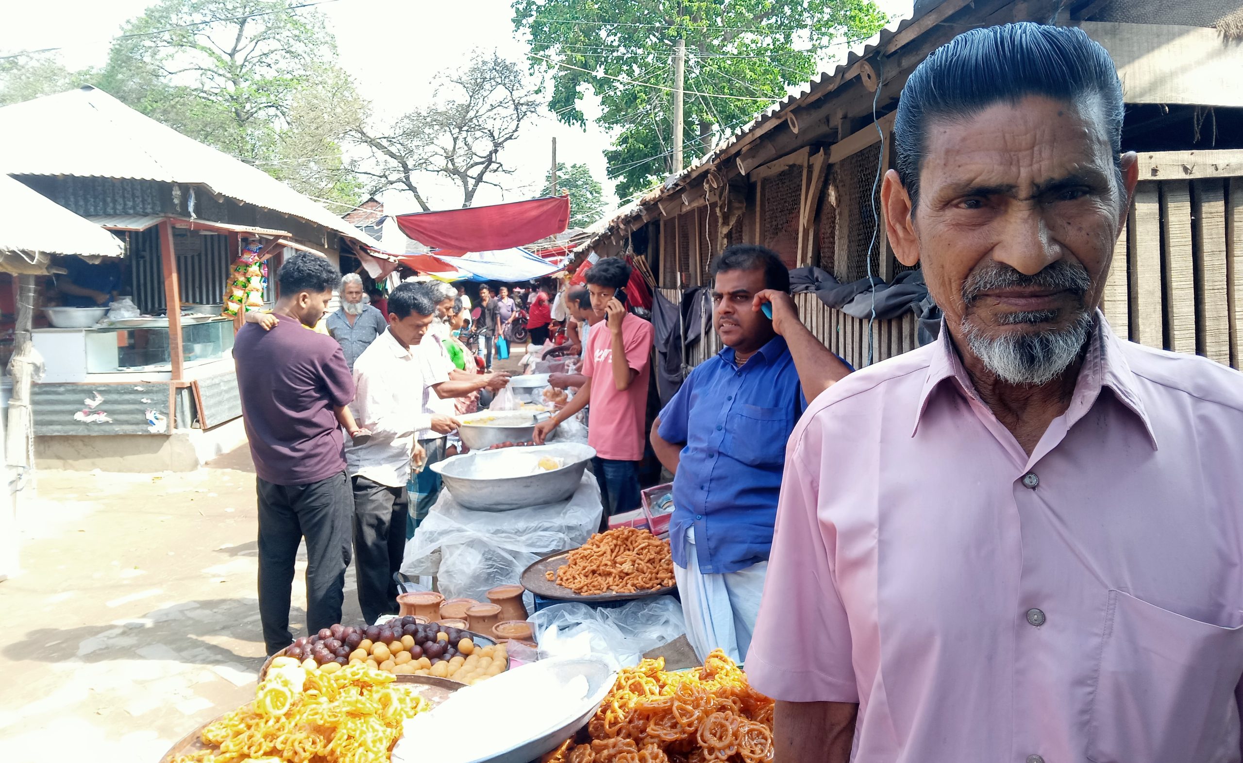 আত্রাইয়ে গঙ্গাস্নান উপলক্ষে দই-চিড়া ও মিষ্টির জমজমাট বেচাকেনা, বসেছে মেলা