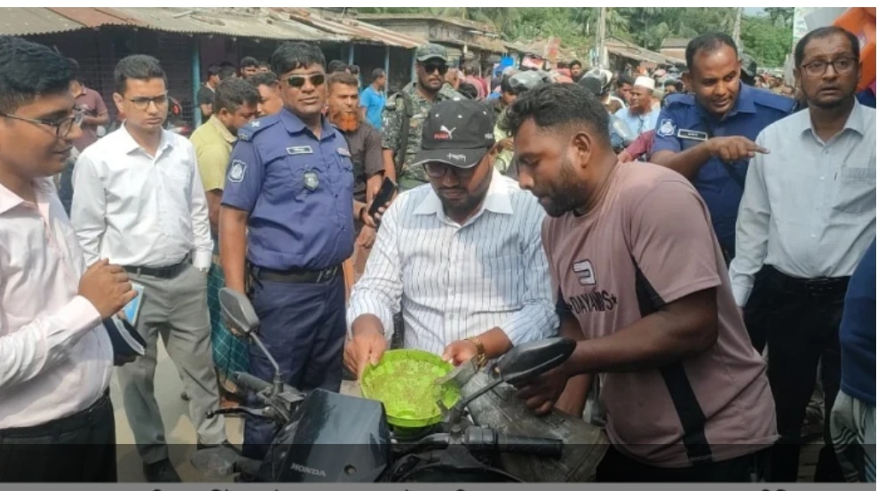সাতক্ষীরা আশা শুনি নাকতাড়া কালিবাড়ি বাজারে মজুদ করা ৮০০ লিটার পেট্রোল জব্দ