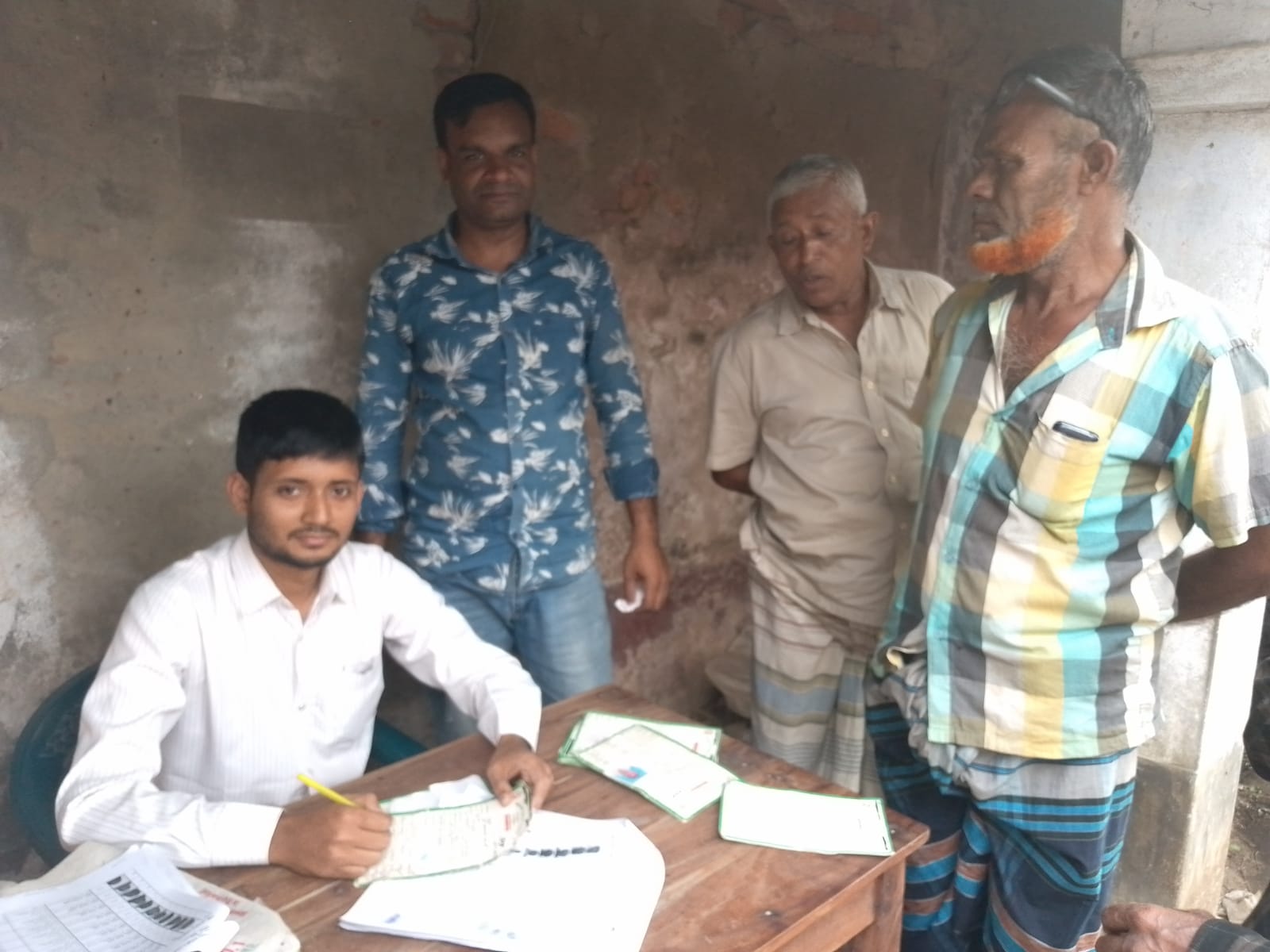 আত্রাইয়ে খাদ্যবন্ধক কর্মসূচির আওতায় ভোক্তাদের মাঝে সুলভ মূল্যে চাল বিতরণ