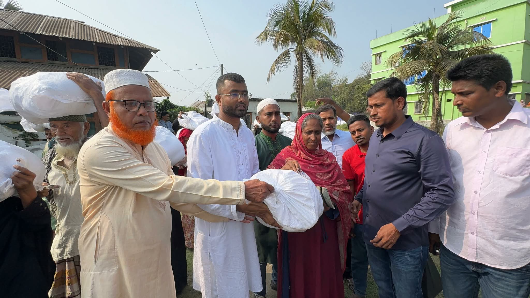 দুমকিতে ১৫’শ অসহায় পরিবারের মাঝে ঈদ উপহার বিতরণ