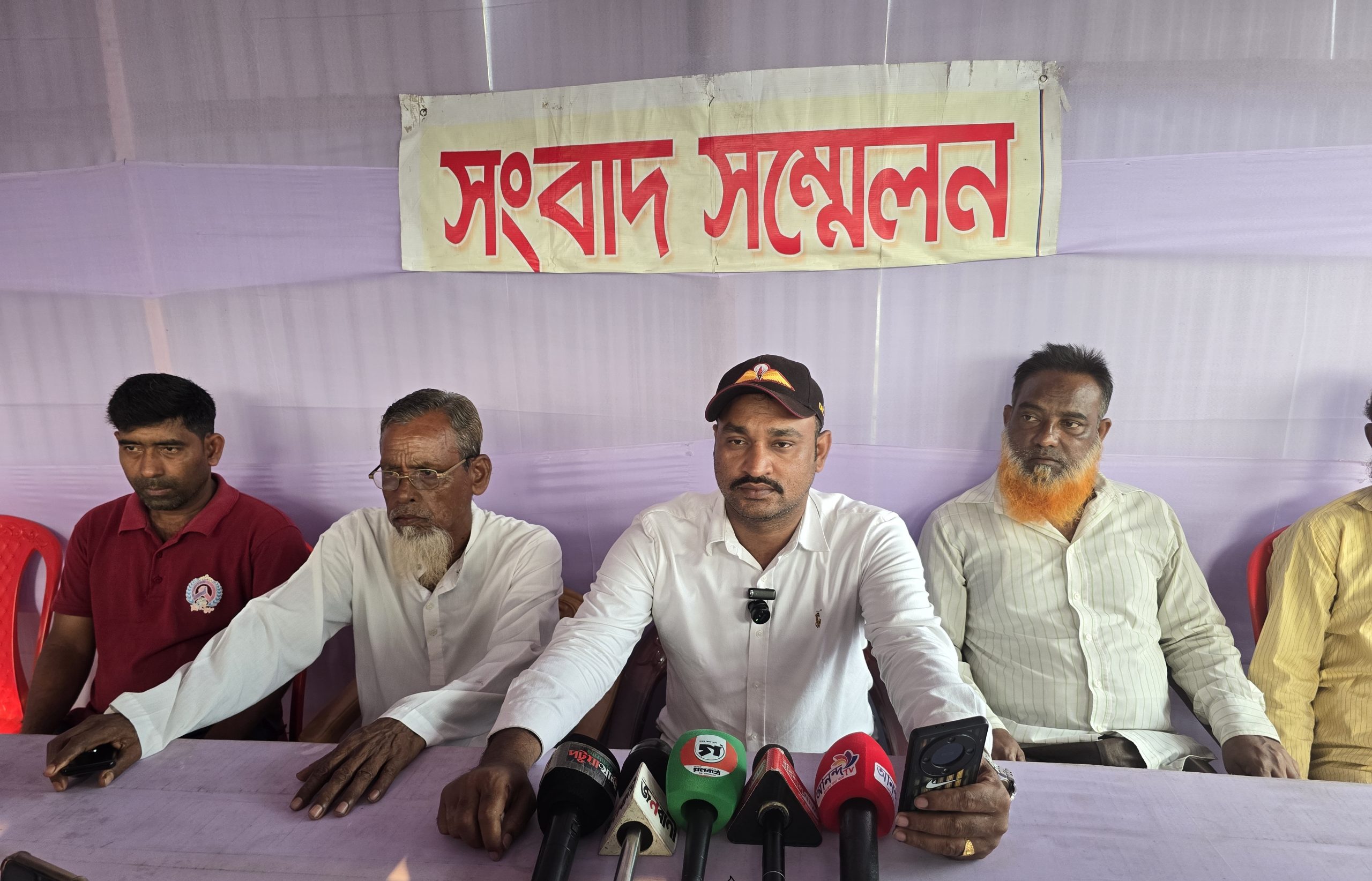 ভিত্তিহীন সংবাদের প্রতিবাদে দুমকিতে সংবাদ সম্মেলন
