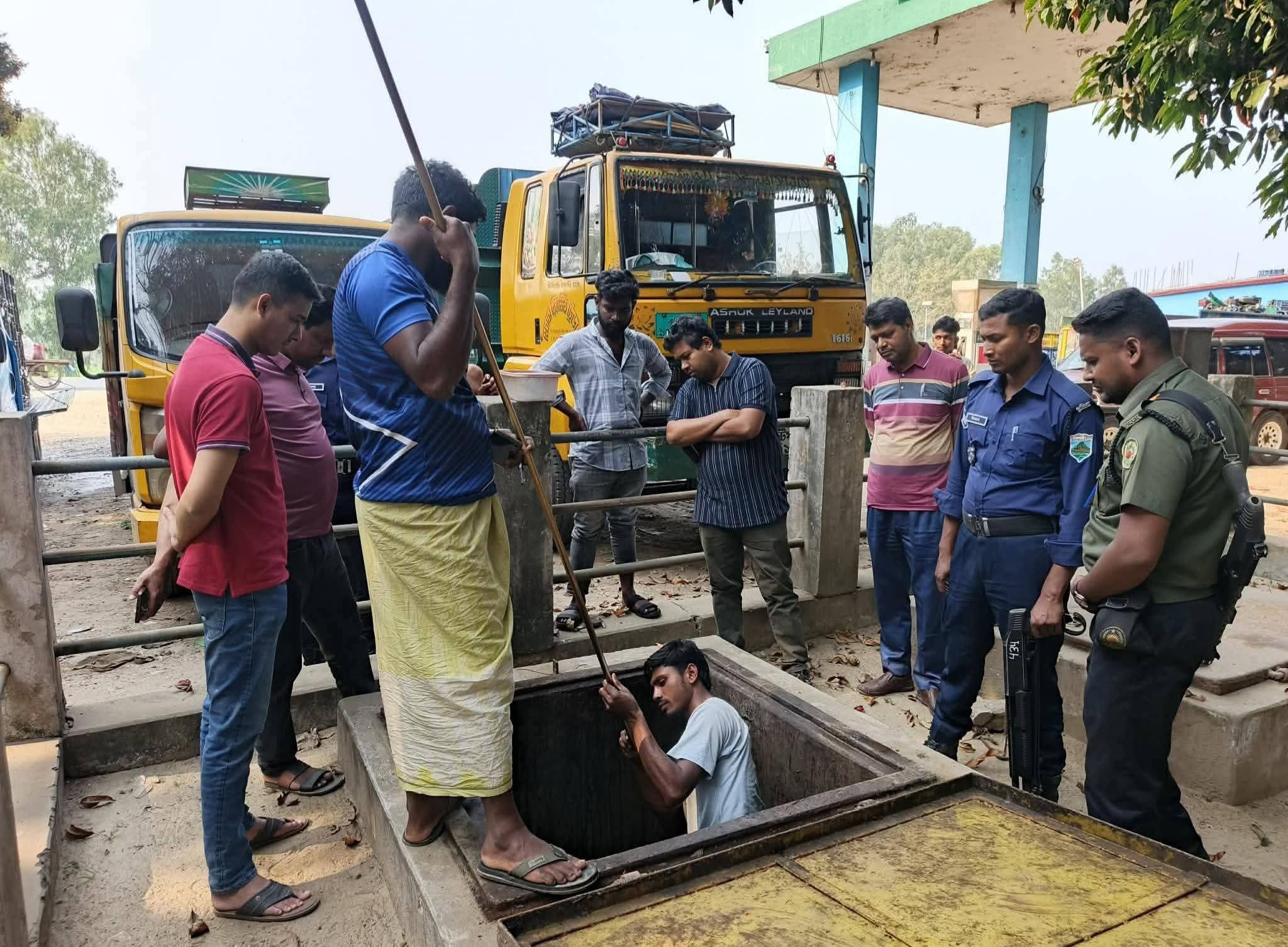 সিংড়ায় জালানি তেল মজুদের অভিযোগে জরিমানা