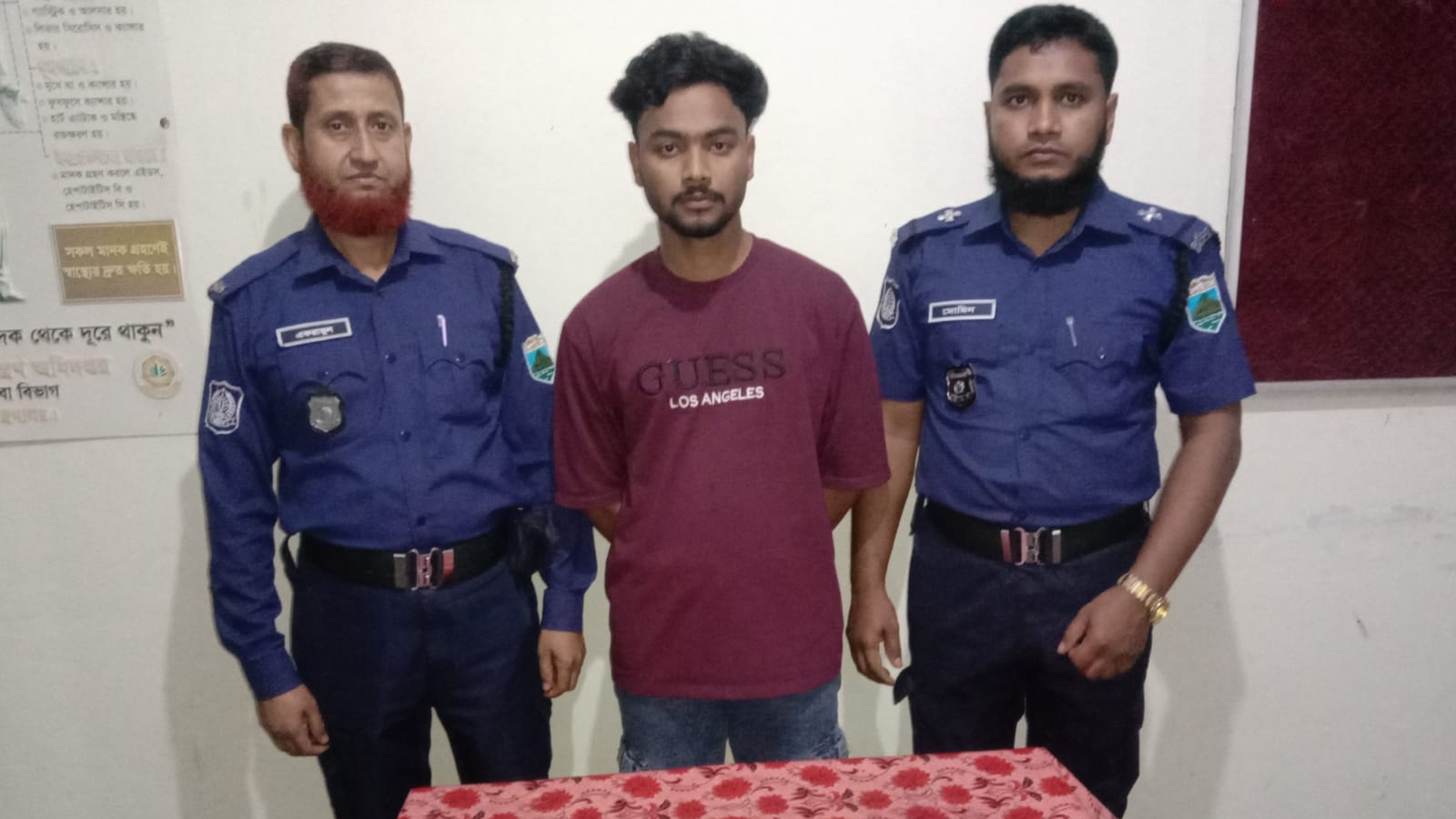 সাপাহারে অভিনব কৌশলে শিশু দিয়ে স্বর্ণ চুরির হোতা গ্রেফতার