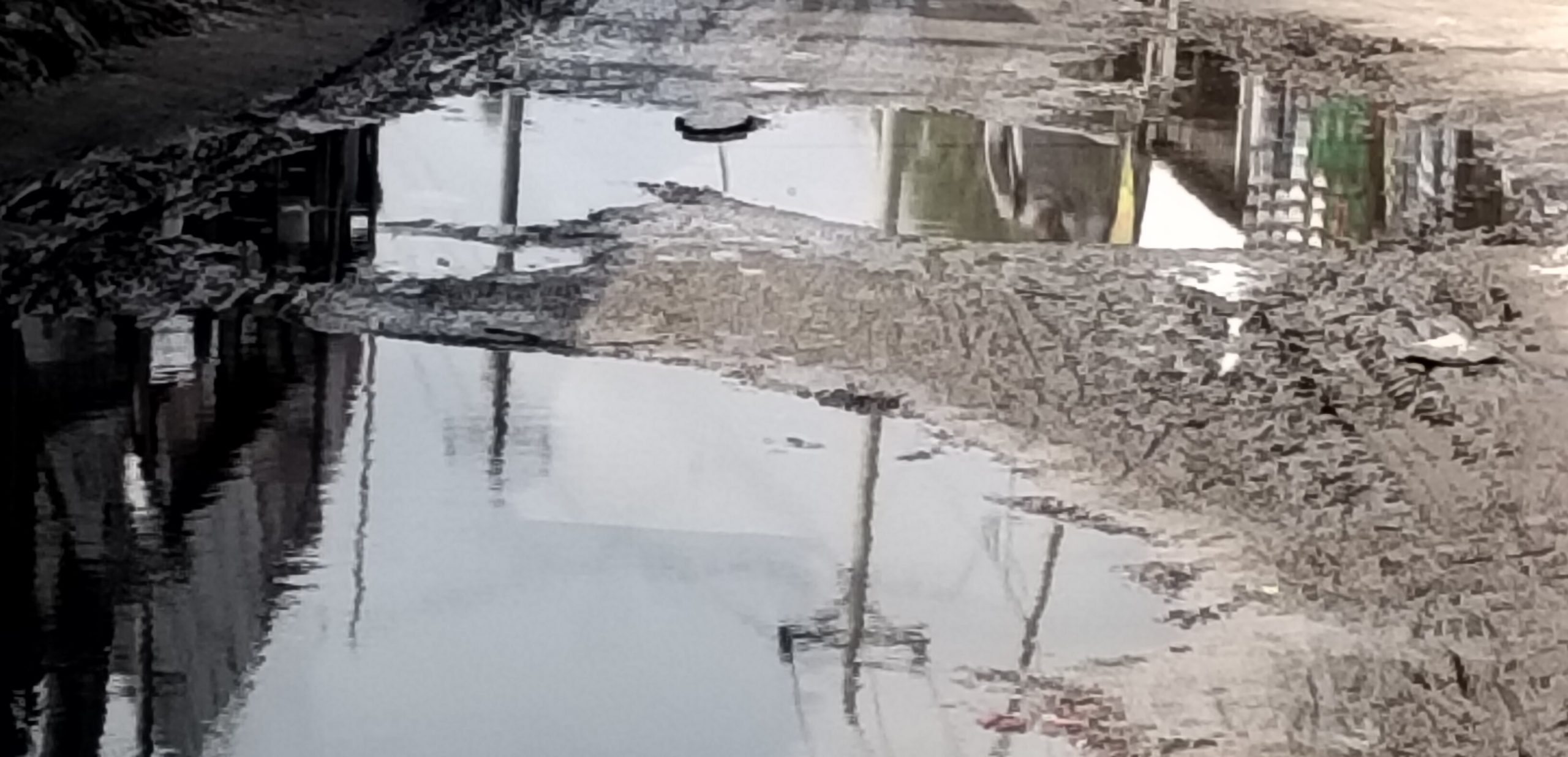 চৌরঙ্গী বাজারে পানি নিষ্কাশন ব্যবস্থা না থাকায় সড়কে এক ফুট পানি, চরম ভোগান্তিতে সাধারণ মানুষ