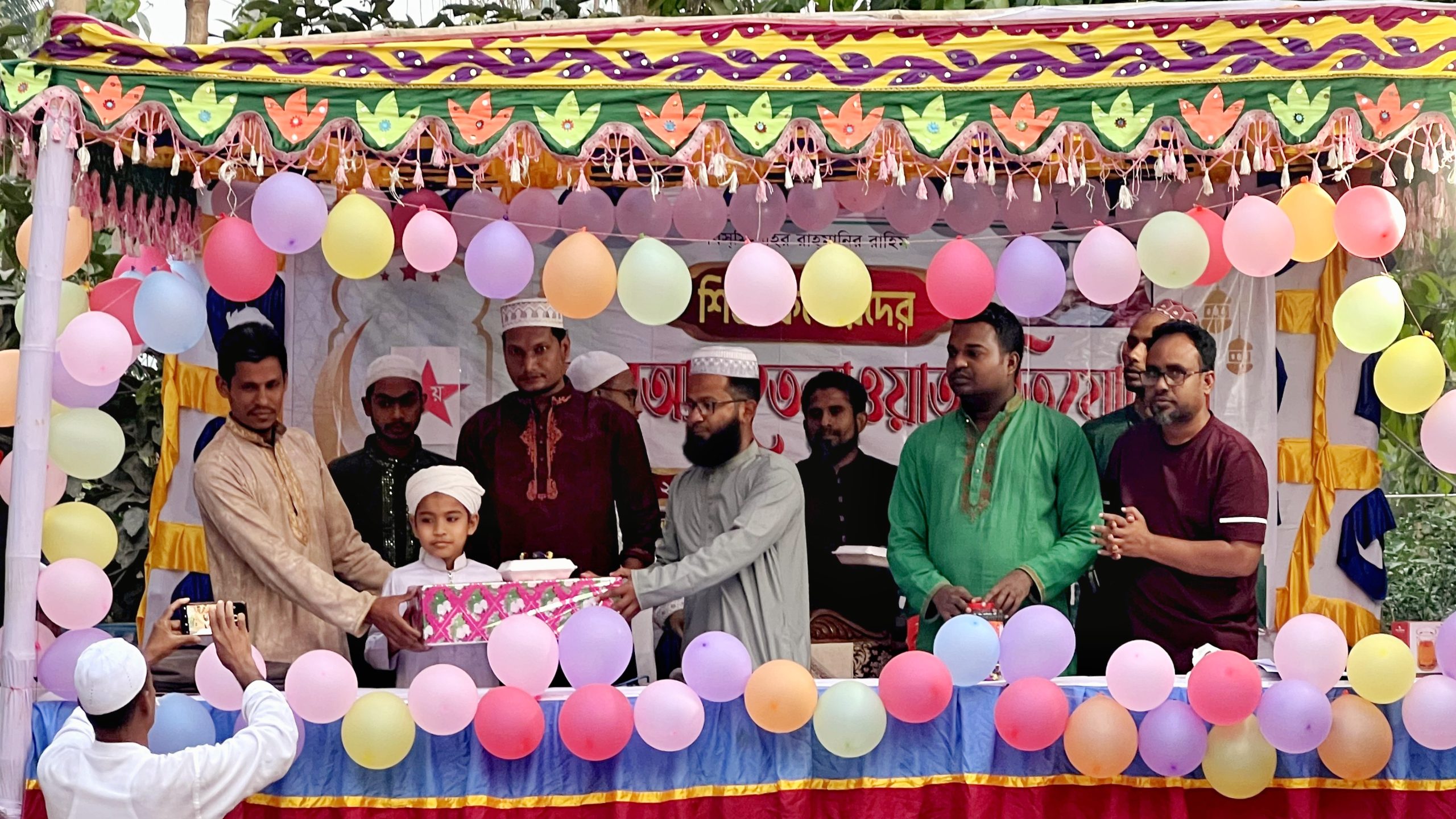 শিশু-কিশোরদের কোরআনের প্রতি আগ্রহ বাড়াতে এনায়েতপুর যুবসমাজের উদ্যোগে এক ব্যতিক্রমী আয়োজন