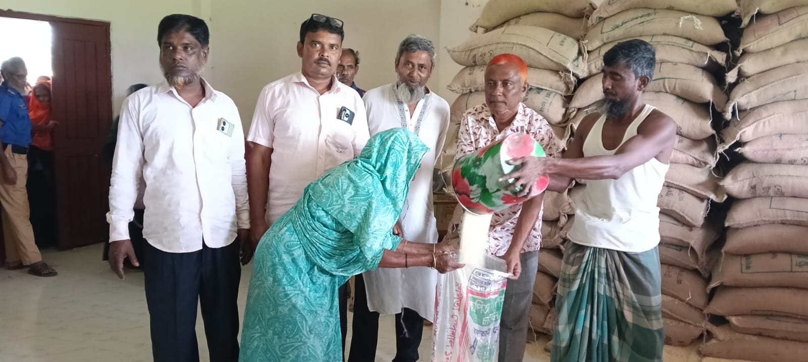 ঝিনাইগাতীতে ভিজিএফের চাল পেল ১২ হাজার ৬৩০ পরিবার