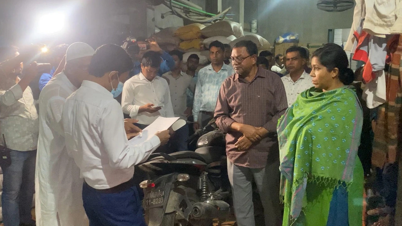 শেরপুরে আবাসিক এলাকায় ডিজেল মজুদ, ভ্রাম্যমাণ আদালতের ব্যবস্থা