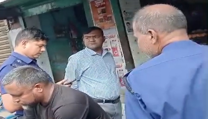 উলিপুরে মোবাইল কোর্ট: অবৈধ জ্বালানি তেল বিক্রিতে জরিমানা, বাজারে তদারকি জোরদার