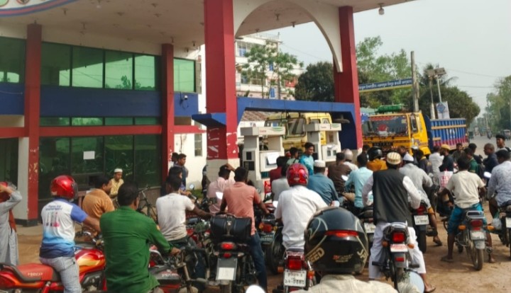 জ্বালানি তেল বিক্রিতে কড়াকড়ি, খোলা বাজারে নিষেধাজ্ঞা-কুড়িগ্রাম প্রশাসন