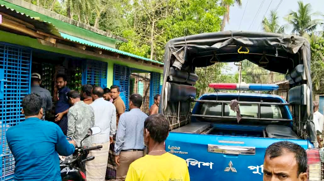 মান্দায় গভীর রাতে অভিযানের নামে হিন্দু পল্লীতে পুলিশের তাণ্ডব, আতঙ্কে বাসিন্দারা