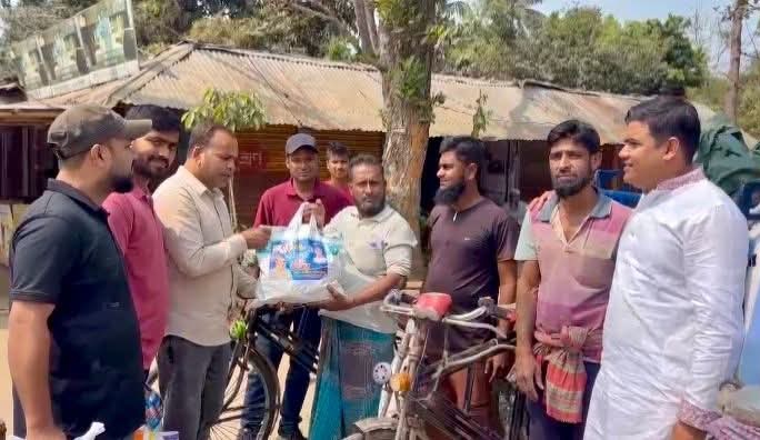 বাঘারপাড়ায় খালেদা জিয়ার রুহের মাগফিরাত কামনা করে অসহায়দের মাঝে (বিএনপির ) ঈদ সামগ্রী বিতরণ “