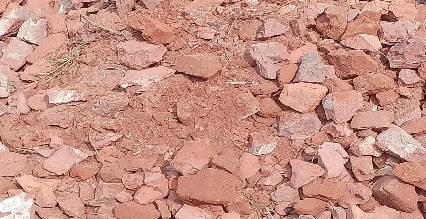 গাইবান্ধার সুন্দরগঞ্জের চন্ডিপুরে সরক নির্মাণে নিম্নমানের খোঁয়া ব‍্যবহারের অভিযোগ