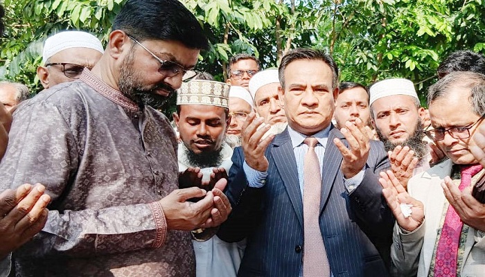 গৌরনদীতে গোমস্তা হালিমা জালাল হেলথ কেয়ার হাসপাতাল উদ্বোধন করেন বিচারপতি জাকির হোসেন