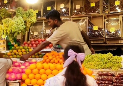 বরিশাল রুপাতলী রমজানে ফলের বাজারে অস্থিরতা