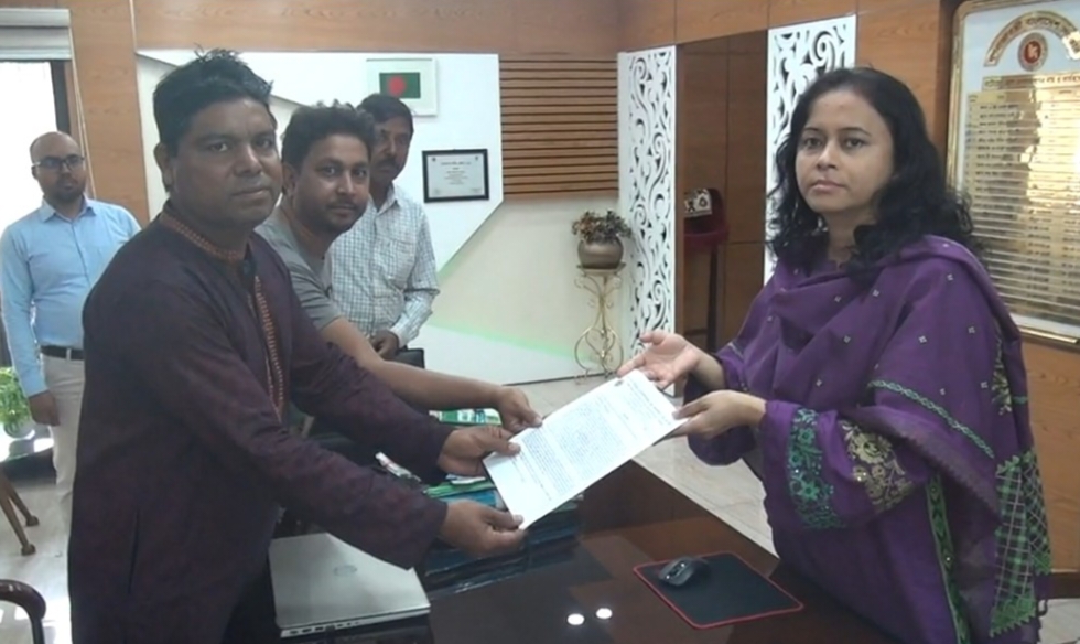 নাটোরে সার বিক্রেতা এ্যাসোসিয়েশনের অব বাংলাদেশের মানববন্ধন ও স্মারকলিপি প্রদান