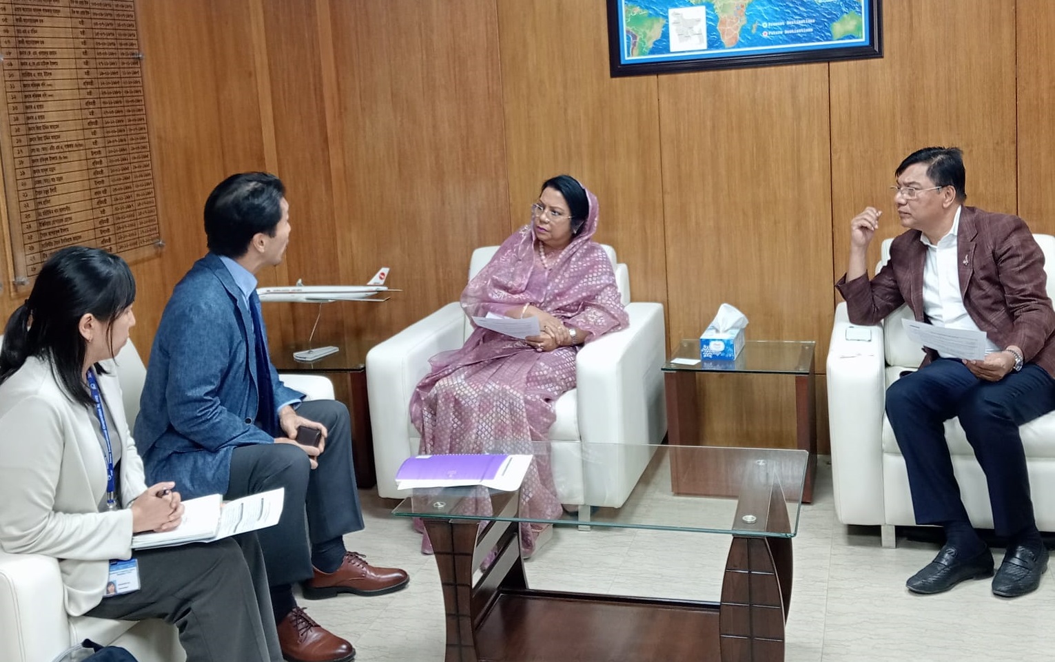 বেসামরিক বিমান পরিবহন ও পর্যটন মন্ত্রণালয়ের মাননীয় মন্ত্রী ও প্রতিমন্ত্রীর সঙ্গে বাংলাদেশে জাইকার চিফ রিপ্রেজেন্টেটিভের এঁর সৌজন্য সাক্ষাৎ