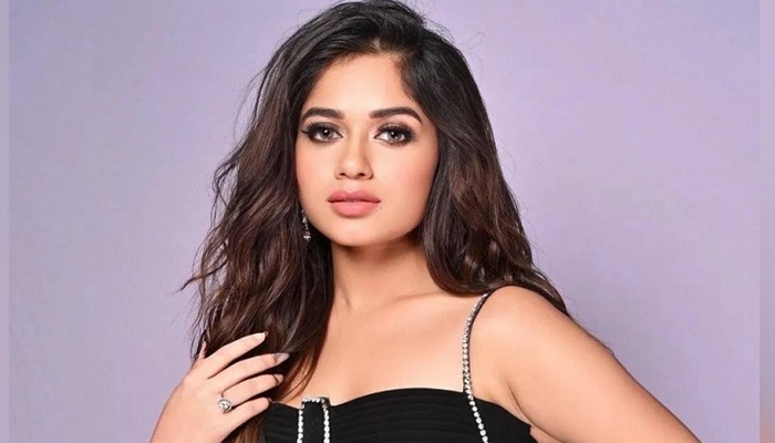 ২১ বছর বয়সেই ৩০০ কোটির মালিক অভিনেত্রী, আয়ের উৎস কী?