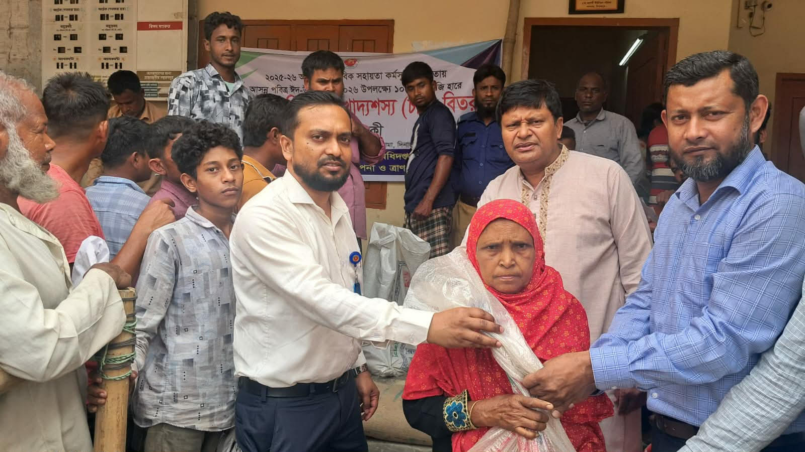 প্রধানমন্ত্রীর ঈদ উপহার পেলো খানসামায় ৩৯ হাজার পরিবার