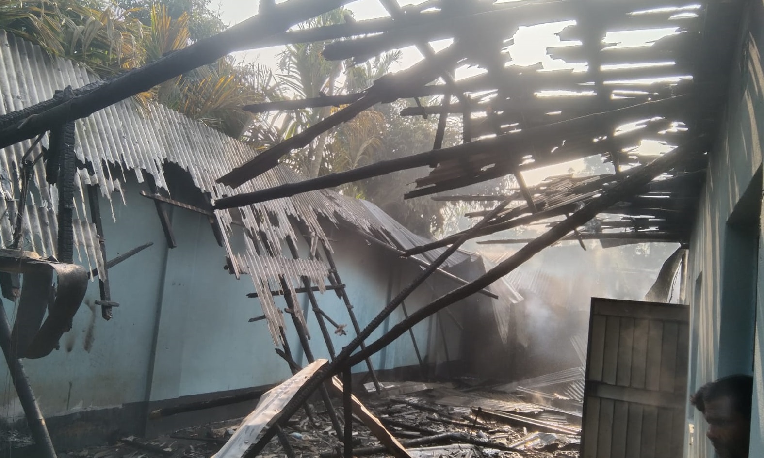 রংপুরের তারাগঞ্জ আবাসিক মহিলা মাদ্রাসায় অগ্নিকাণ্ড