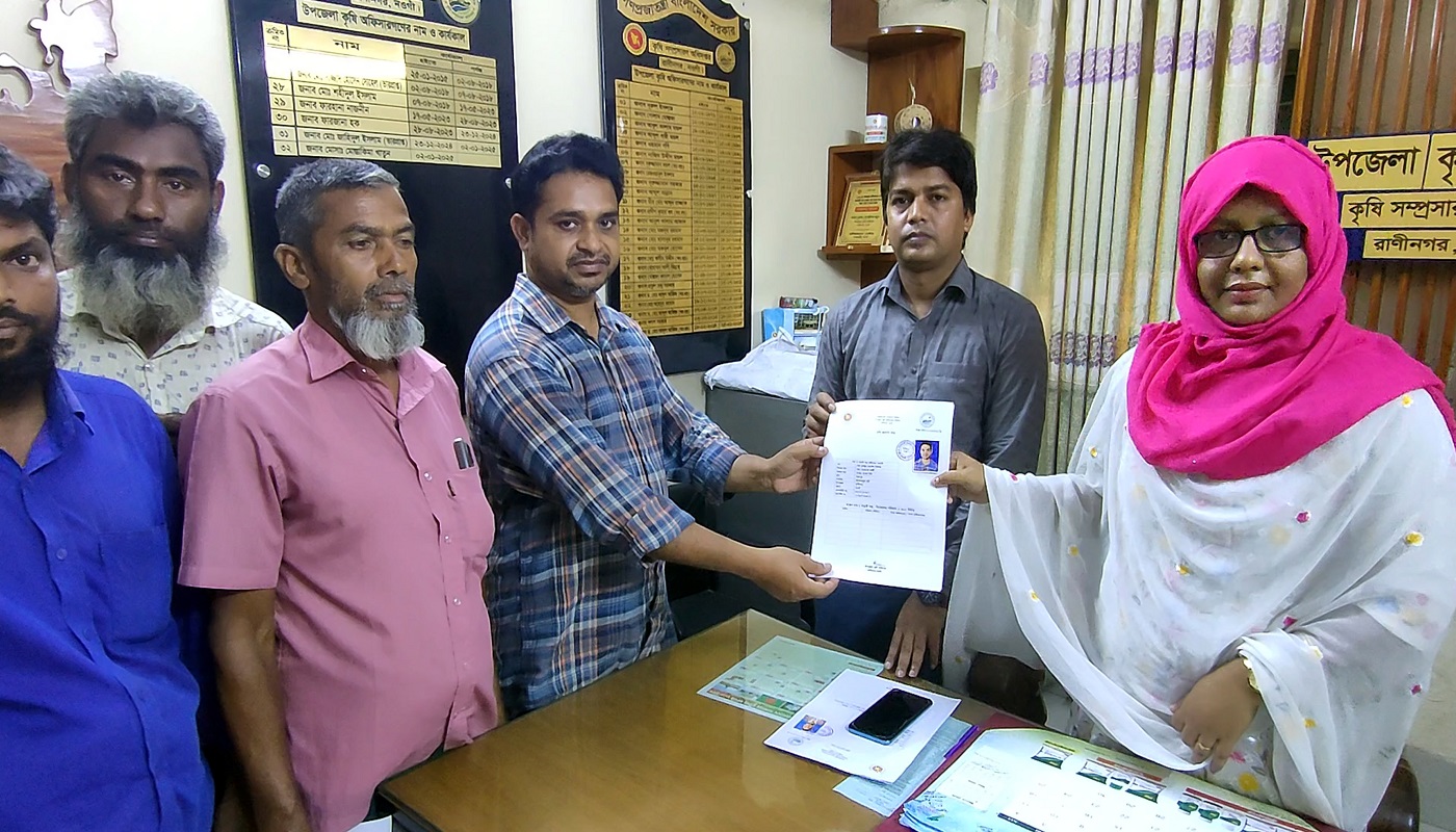 রাণীনগরে কৃষি কার্ডে মিলছে জ্বালানি তেল স্বস্তির হাসি কৃষকের মুখে